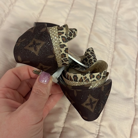 One of a kind bow - Picture 3 of 3